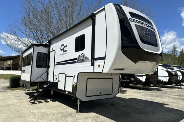 2024 Cedar Creek Private Bunkroom with own Bathroom plus Loft