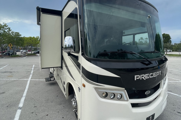 2022 Jayco Precept; Class A RV; Pet Friendly; Ready for your family/friends