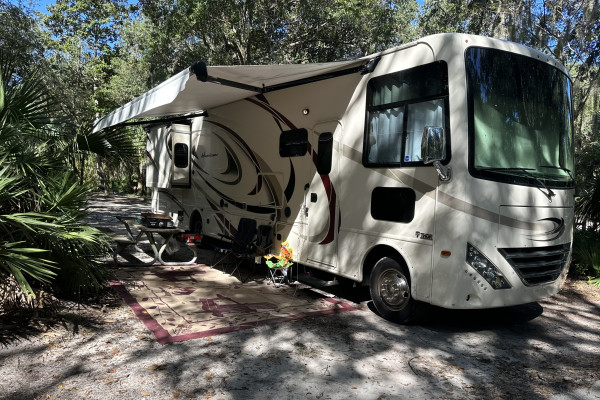 Thor 38 foot Hurricane (No CDL required!!! )