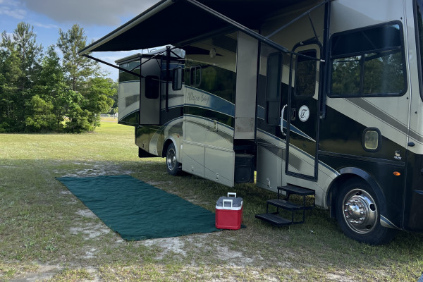 Tiffin Allegro Bay RV Airport Landing Strip Park