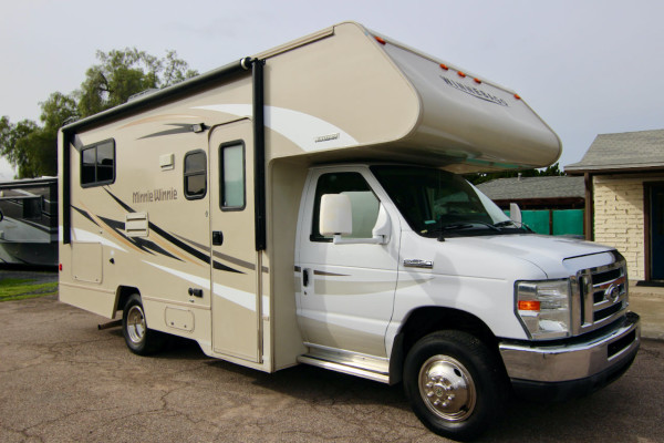 Easy, Family Fun with Winona! 2016, Minnie Winnie 22R