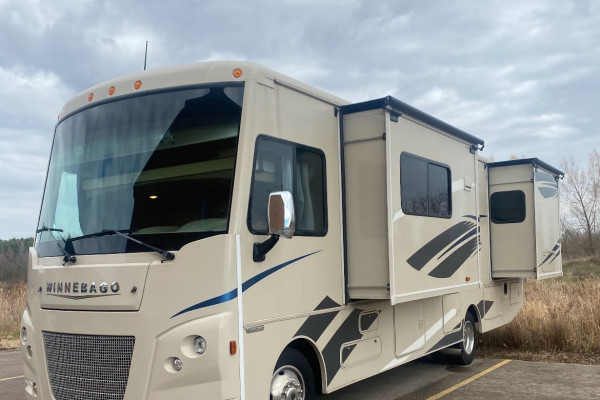 2017 Winnebago Vista LX  MAINTANED CLEAN AND SAFE
