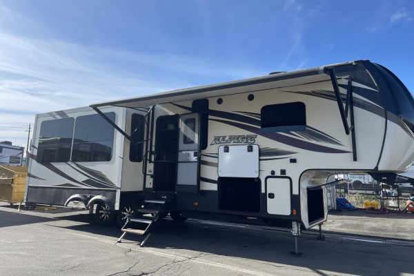 2017 Keystone RV Alpine