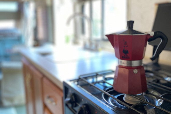 Your Winnebago Adventurer Awaits!!