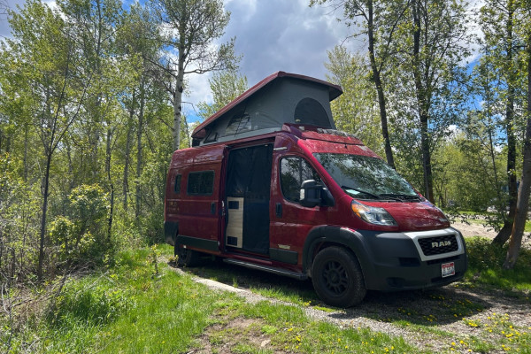 PJ’s 2022 Winnebago Solis 59P with rooftop AC