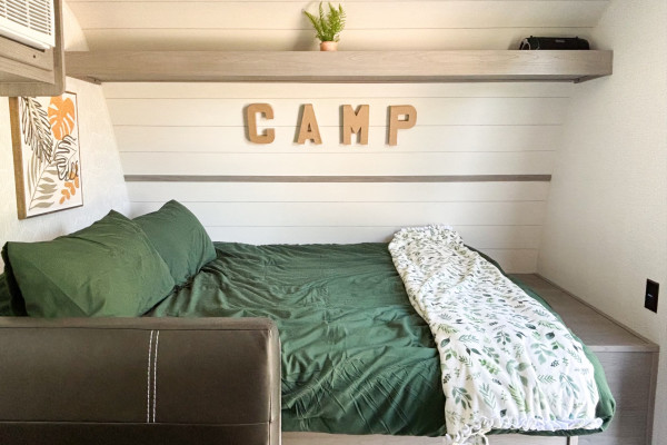 2024 Coleman Lantern 17B