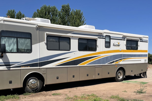 2003 Fleetwood Bounder 37U