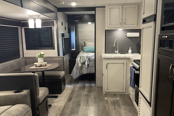 2021 Jayco Jay Flight, Light and Bright, Turn Key, Dual AC