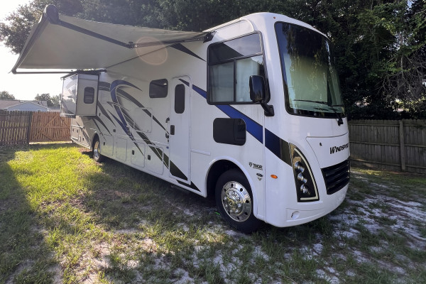Beautiful coach to rent !