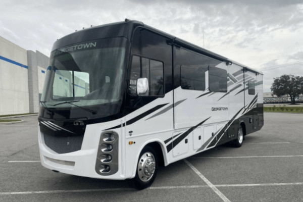 Mad Pickle Adventures - Family Motorhome