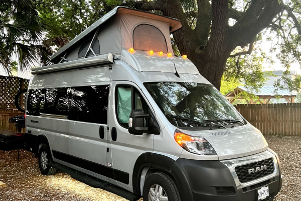 Luxury Camper Van for 6!