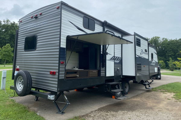 Haven on wheels! 2018 Crossroads Zinger!!! Sleeps 10+