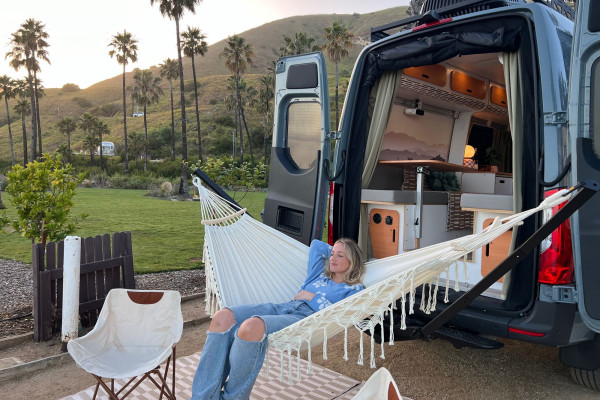 (UNLIMITED MILES) Ice Cold AC, Hitch Hammock and Projector!