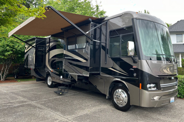 Itasca Suncruiser 35P-King Bed, 3 Slides, 50