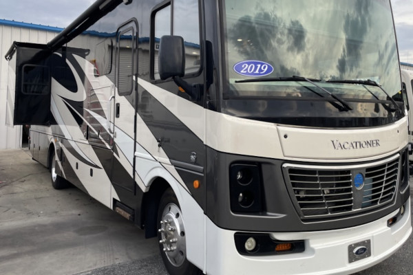 Holiday Rambler Vacationer 35K available to rent
