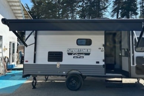 2022 Light Weight 21-foot Sporty Sportsmen 