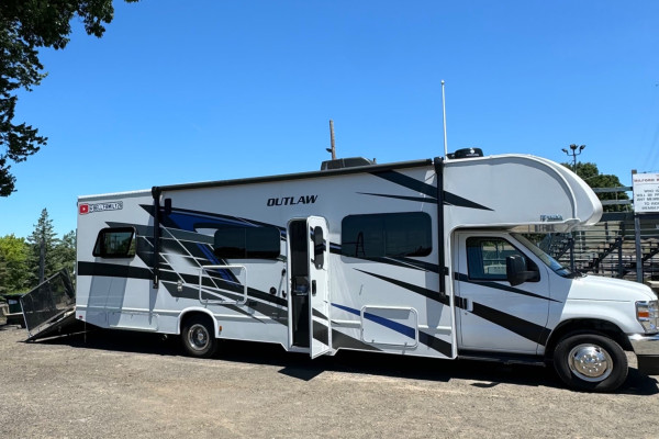 2024 Thor Outlaw 29J Toy Hauler RV