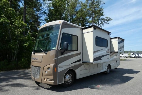2015 Itasca Sunstar 27N *** Includes Access to campground membership giving
