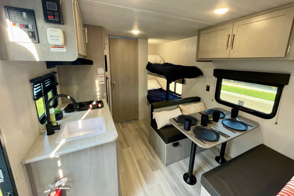 Mountain Munchkin - Sleeps 4 to 5 - Springdale Mini 1800BH