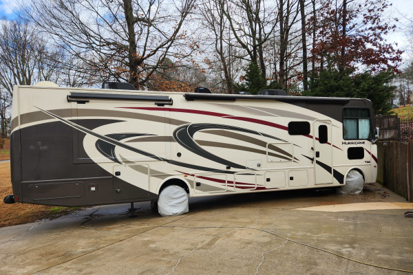 2020 Thor Hurricane Class A RV