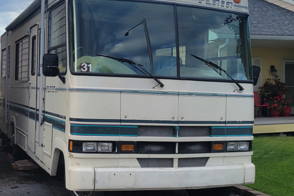 1990 Fleetwood Flair Motor Home - Self Contained