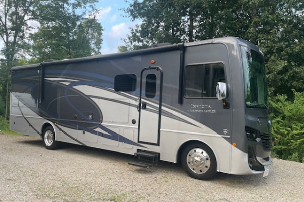 2022 Holiday Rambler Invicta 34MB