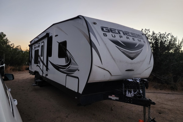 PRETTY SICK Toyhauler that sleeps 7!