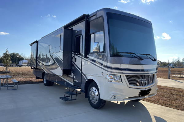 2020 Canyon Star Luxury Motorhome Sleep 5, Washer/Dryer