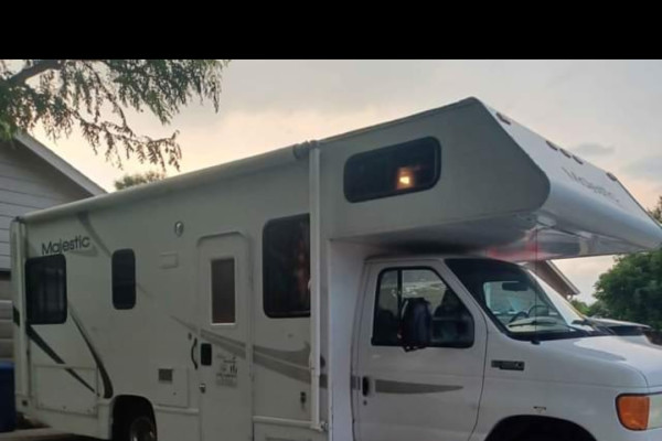 Bob & Leeanne’s RV Adventure House