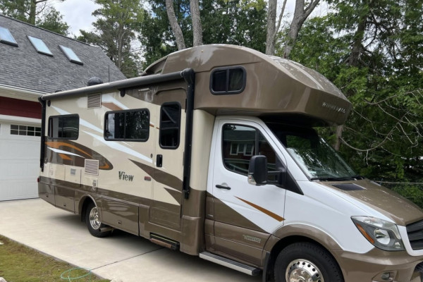 Elite Road Retreats - Winnebago View with 17+ MPG Mercedes Diesel Chassis