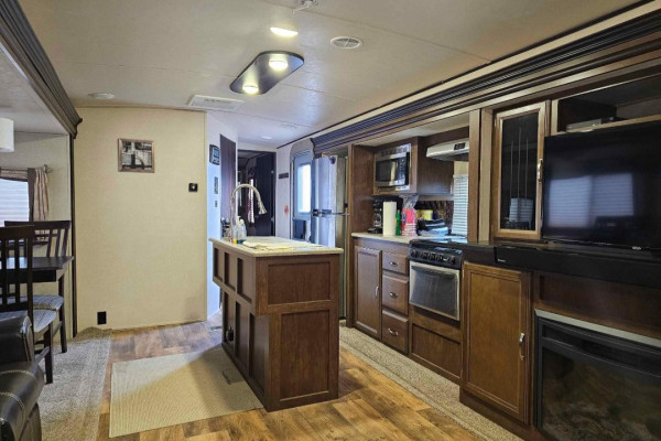 2017 Wildwood by Forest River 34'