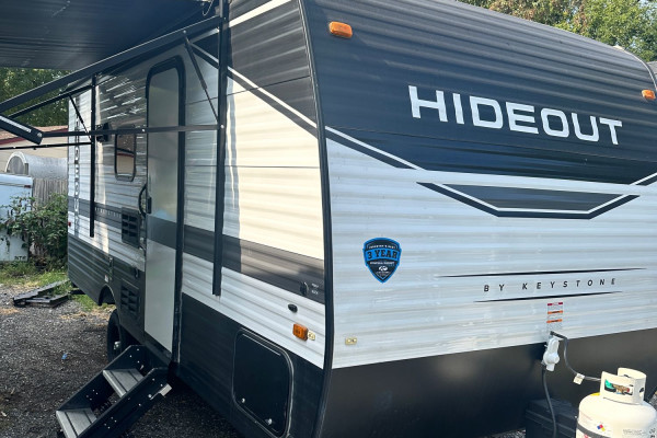 2023 Keystone Hideout easy pull for most mid size trucks and suvs!