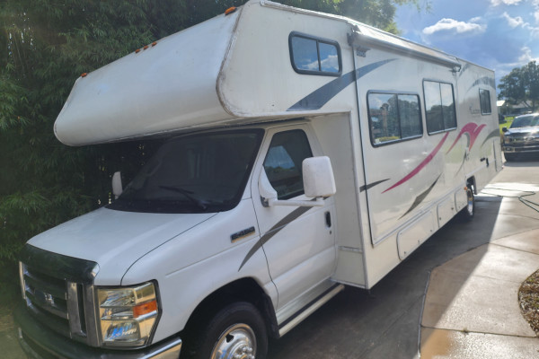 2011 32 foot RV with slide and private bedroom in Lakeland.