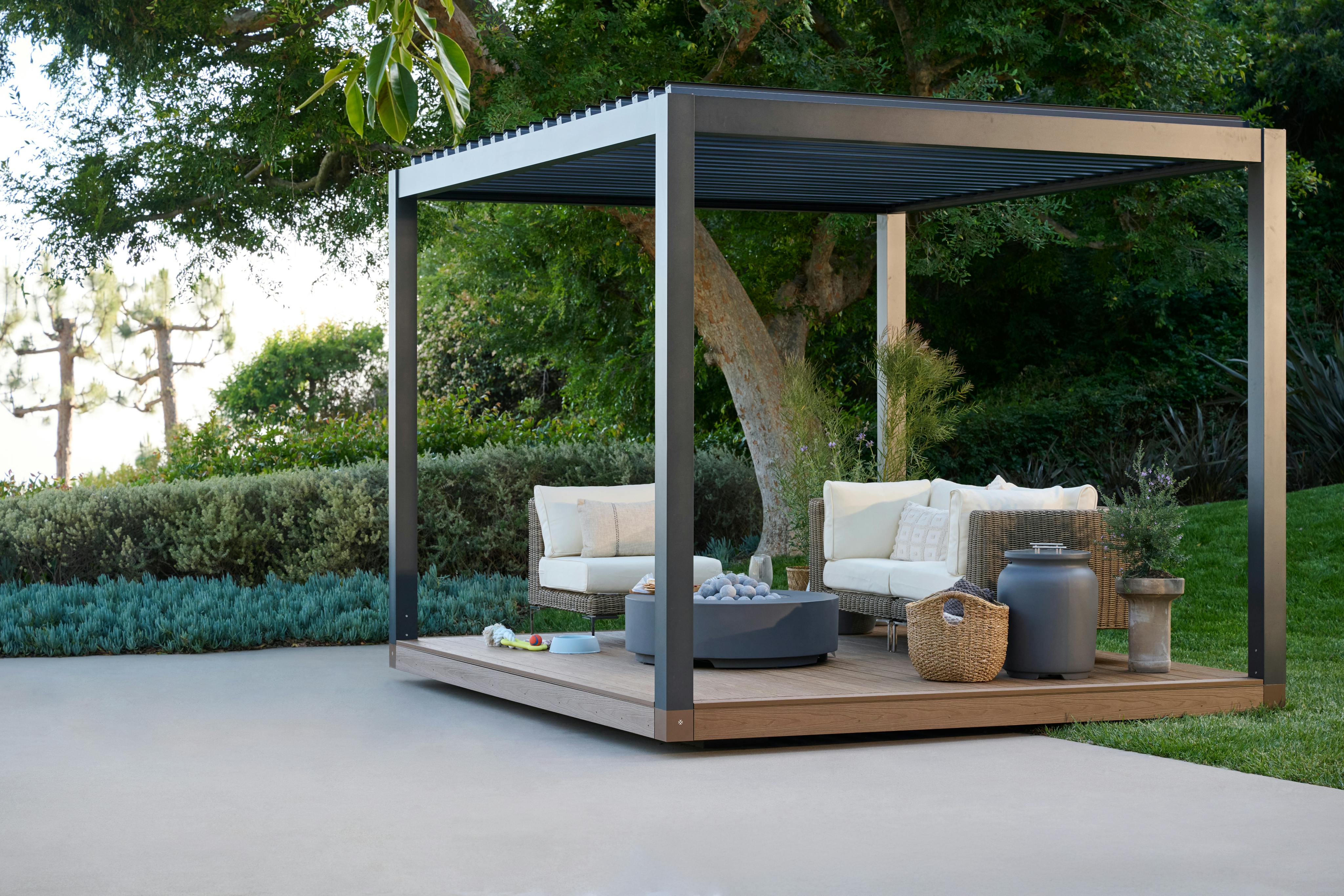 Close-up of pergola louvres and powder-coated aluminium frame