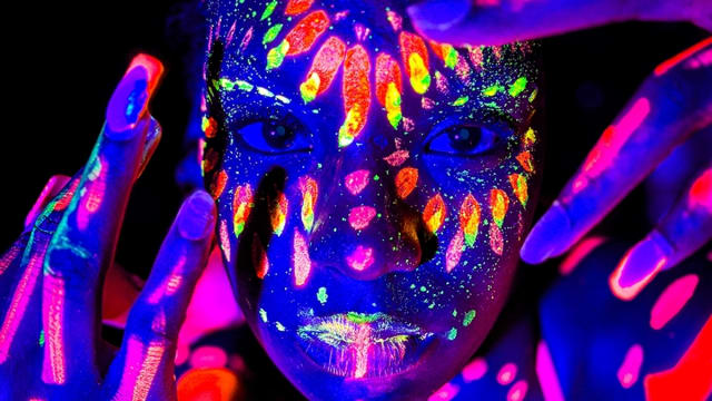 Saturday Brunchtime! Neon Naked Life Drawing in Angel!