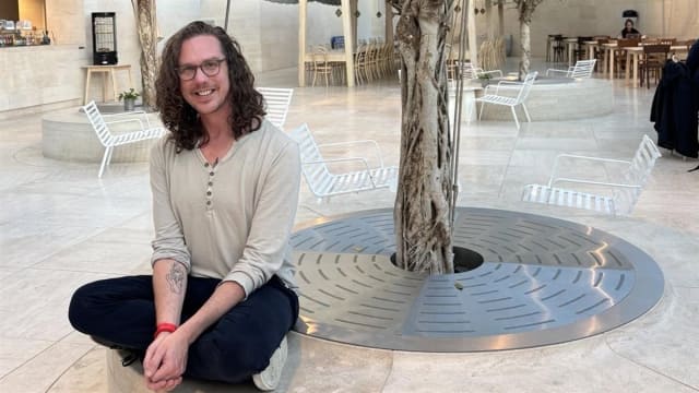 Roots & rainbows - yoga for gay vegan males