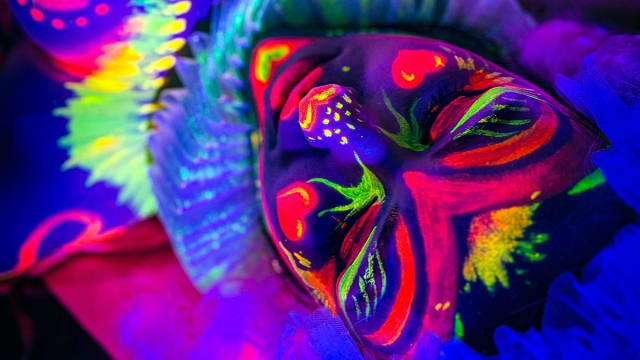 Neon+Naked+Life+Drawing+in+London+Fields!