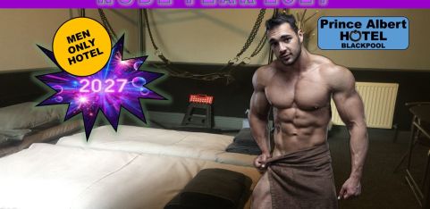 N U D E  Y E A R  2 7