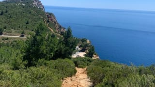 Falaises-de-Cassis-depuis-la-Ciotat-retour-Dent-du-Chat-et-Baou-Rous.jpeg