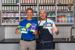 Eat the change founder - Seth Goldman with celebrity chef Spike Mendelsohn.