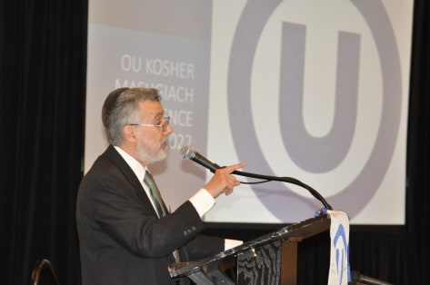 Rabbi Manachem Genack addresses the RFRs at OU Kosher