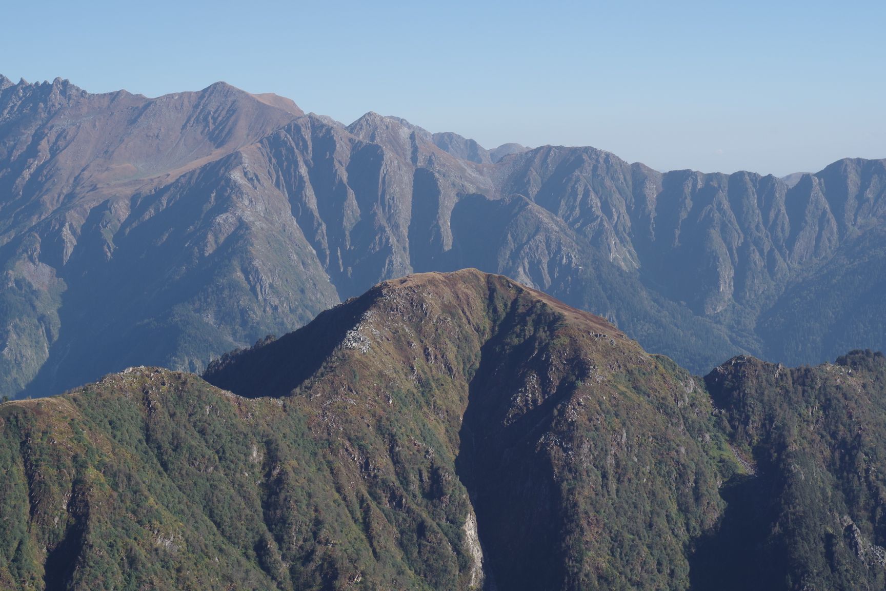 Rakhundi Top in the foreground