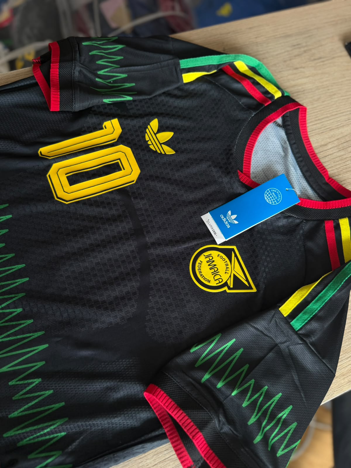 CAMISETA OFICIAL JAMAICA VERSIÓN ESPECIAL BOB MARLEY vista 2