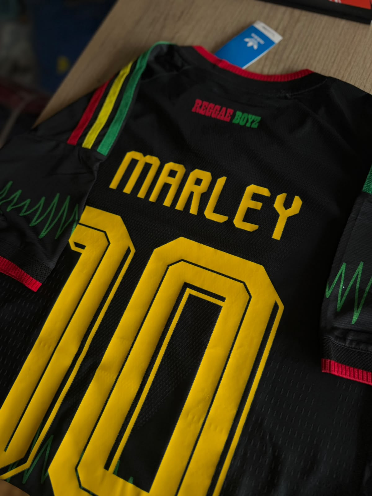 CAMISETA OFICIAL JAMAICA VERSIÓN ESPECIAL BOB MARLEY vista 3
