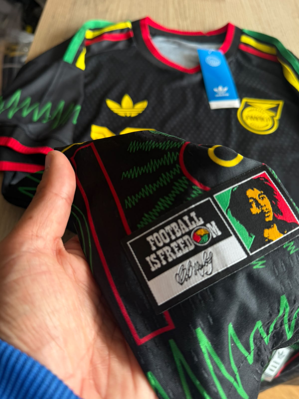 CAMISETA OFICIAL JAMAICA VERSIÓN ESPECIAL BOB MARLEY vista 4