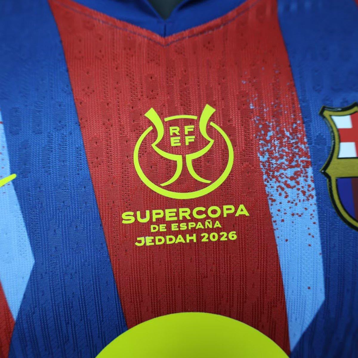 FC BARCELONA OFICIAL PLAYER VERSIÓN SUPER CLÁSICO vista 4