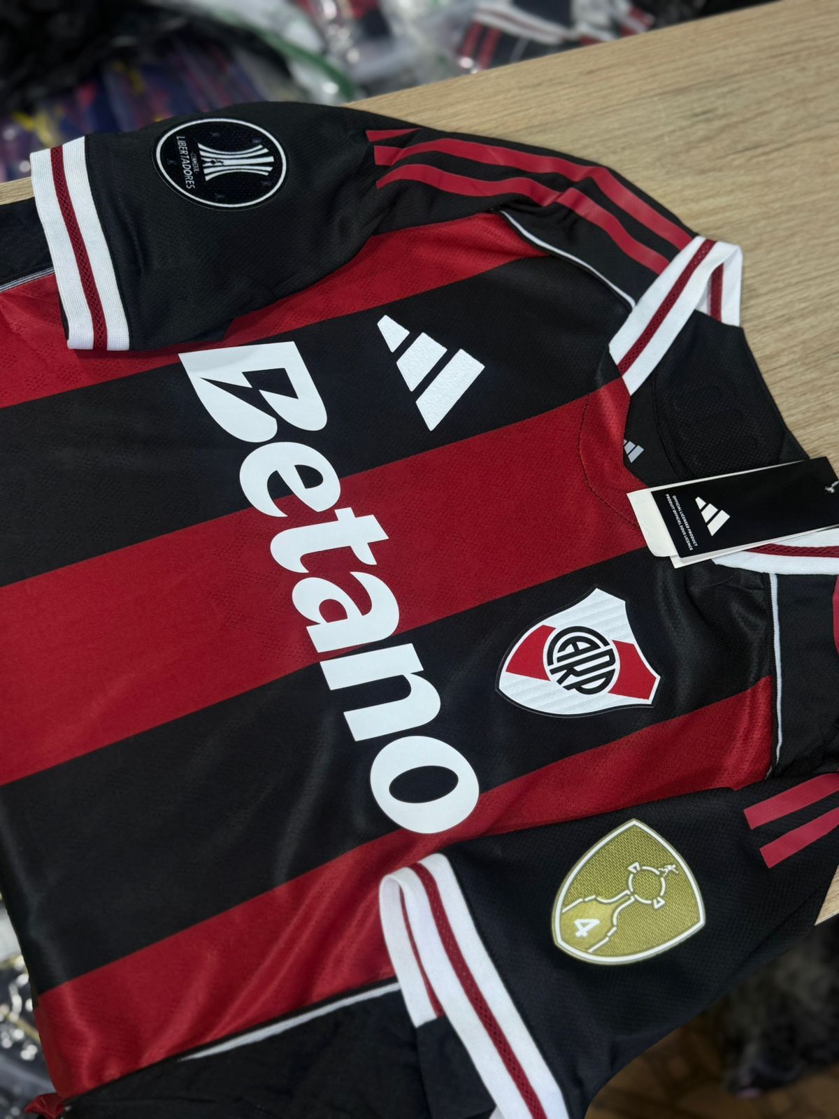 CAMISETA OFICIAL RIVER PLATE-VISITANTE ETIQUETADA POR ADIDAS vista 2