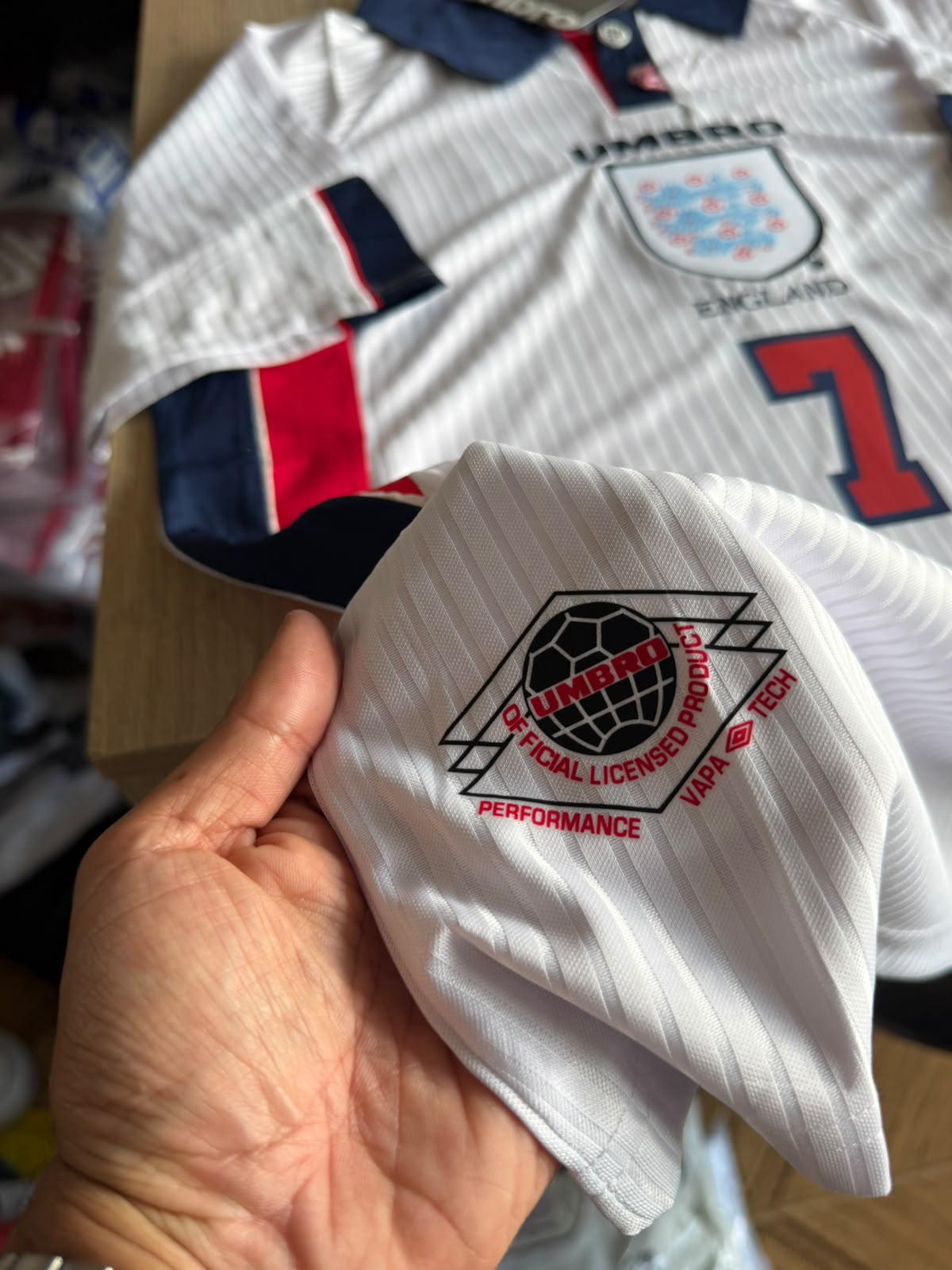 CAMISETA RETRO CLÁSICA INGLATERRA COPA MUNDO 98 BECHKAM # 7 CALIDAD GAMA ALTA vista 4