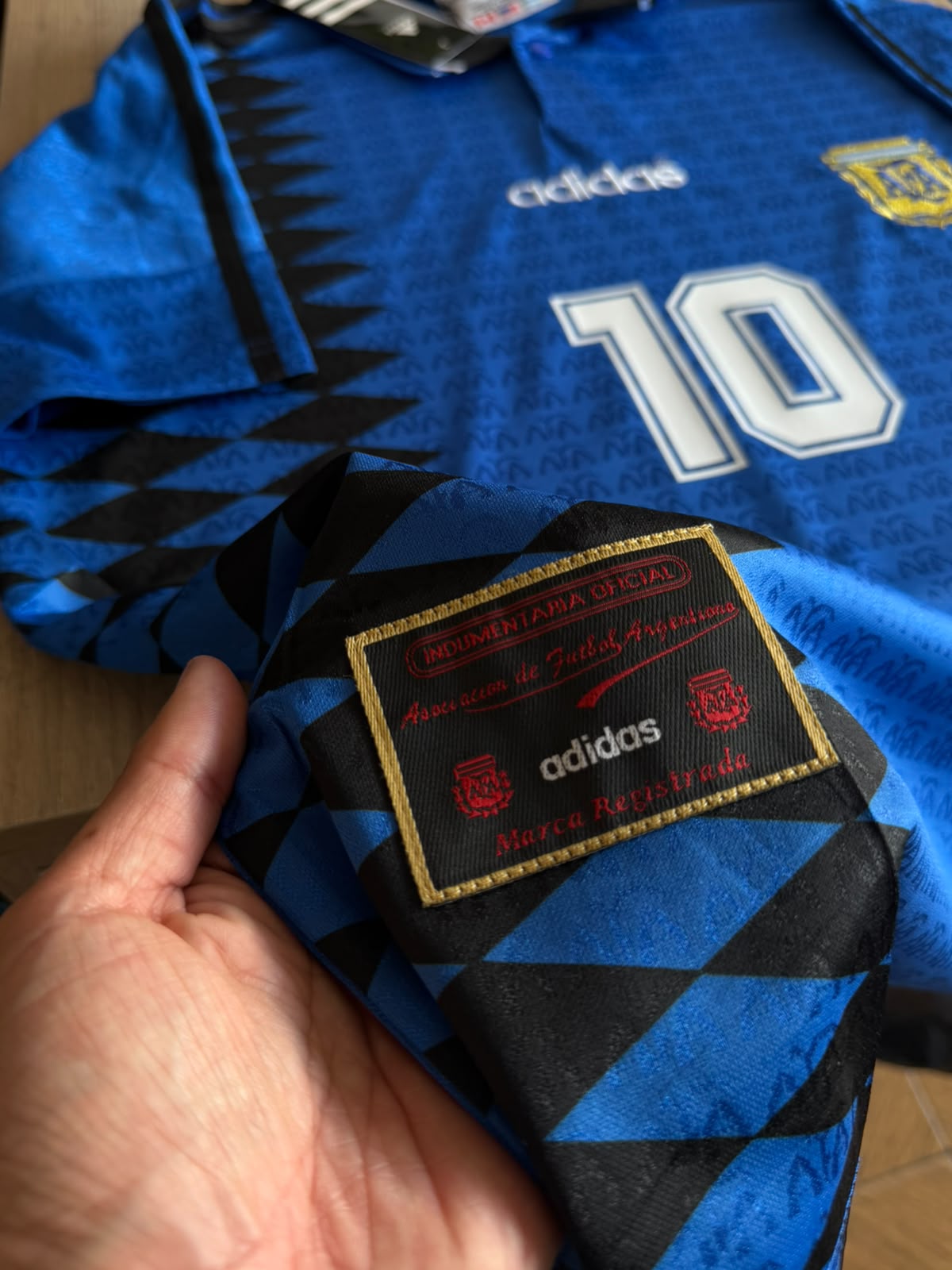 CAMISETA RETRO CLÁSICA ARGENTINA COPA MUNDO 94 MARADONA #10 CALIDAD GAMA ALTA vista 3