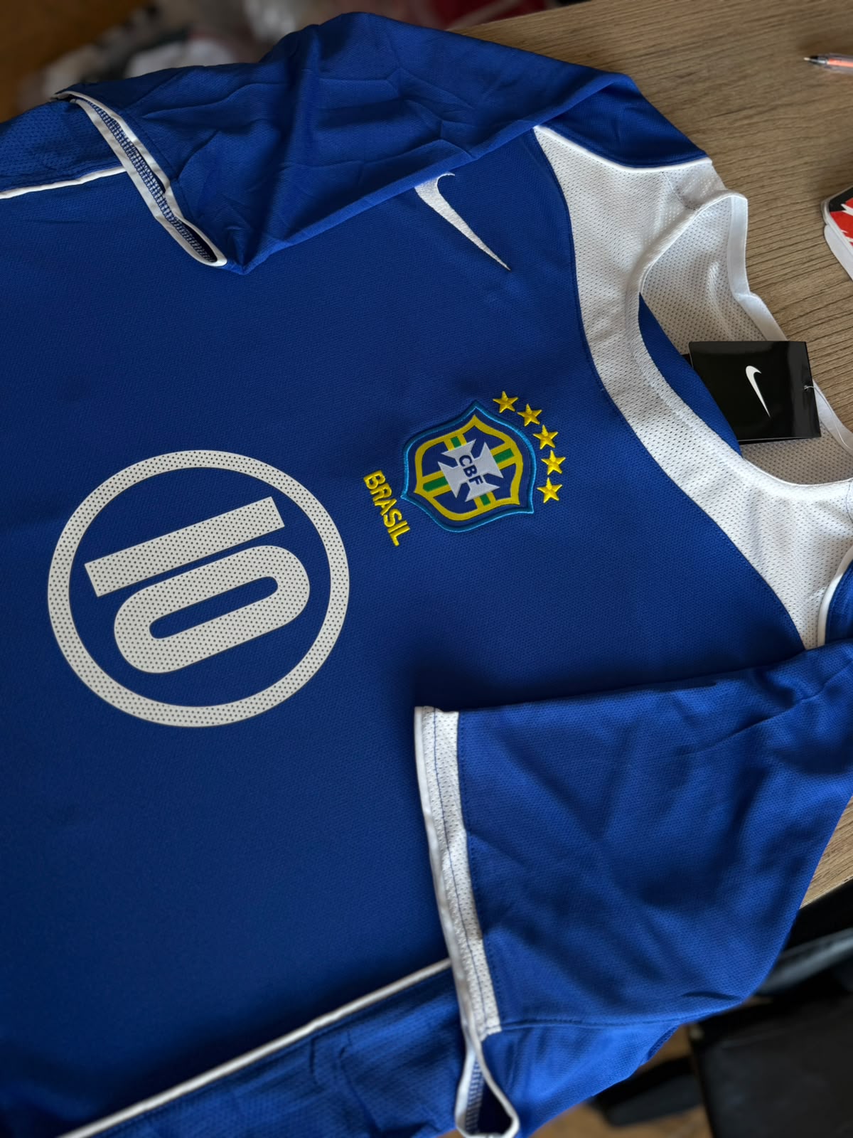 CAMISETA RETRO CLÁSICA BRASIL 2004 RONALDINHO #10 CALIDAD GAMA ALTA vista 2